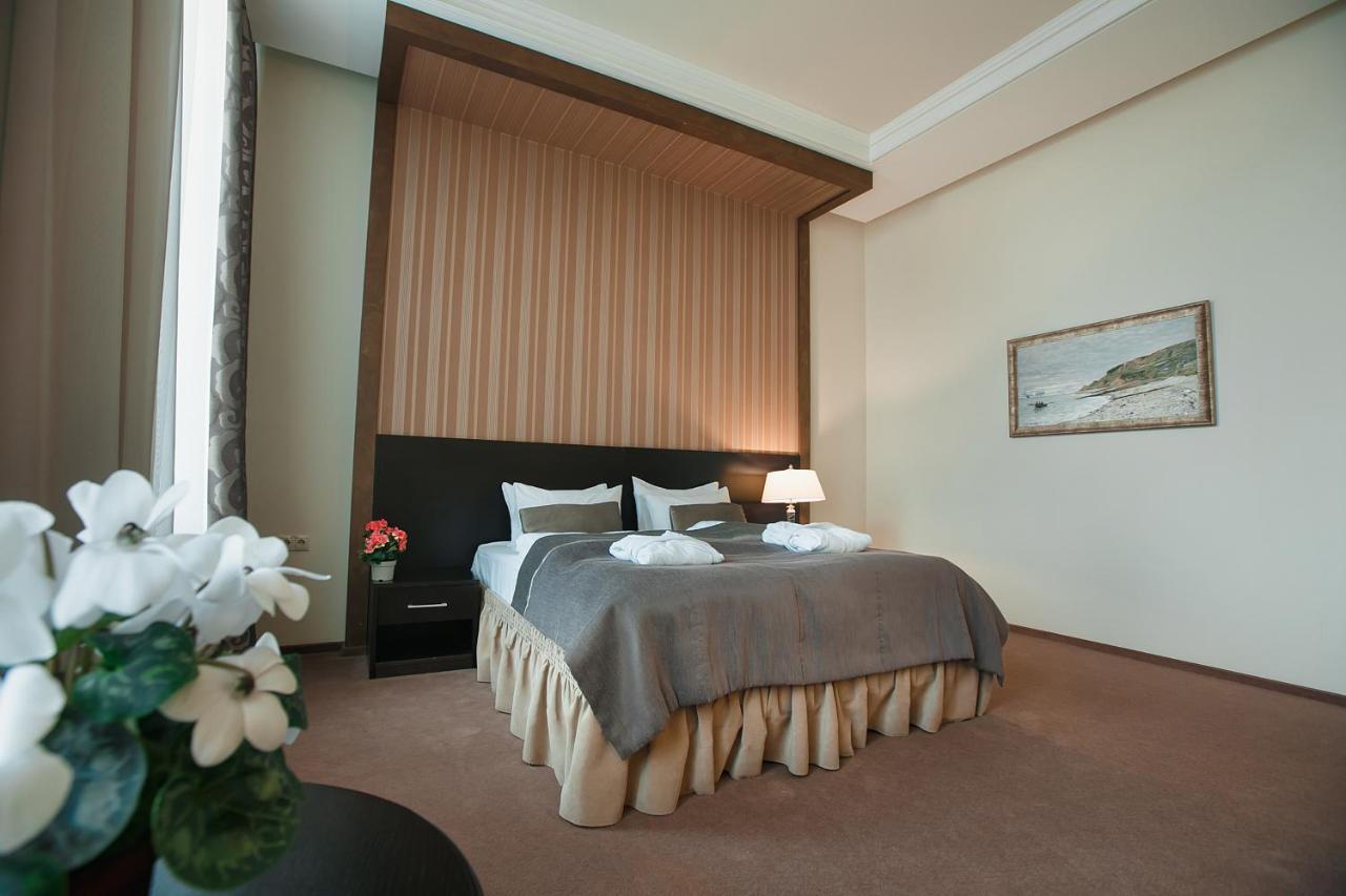 Tsunami Spa Hotel Dnipro Ngoại thất bức ảnh